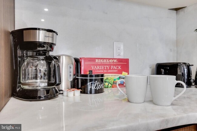 Building Photo - 528 N 22nd St