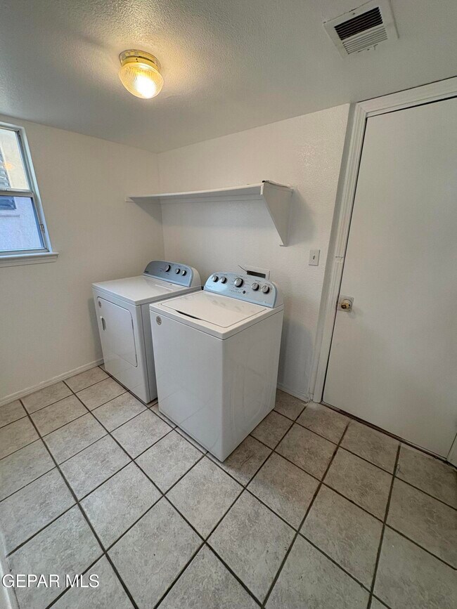 Building Photo - 12625 Tierra Tigre Ave