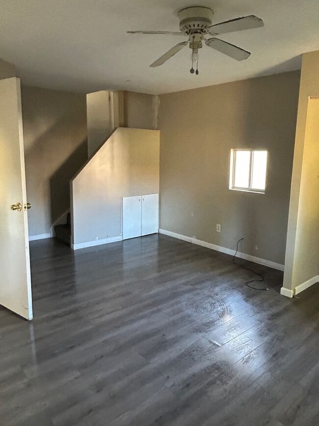 Building Photo - Charming 3-Bedroom Property in Prime Location