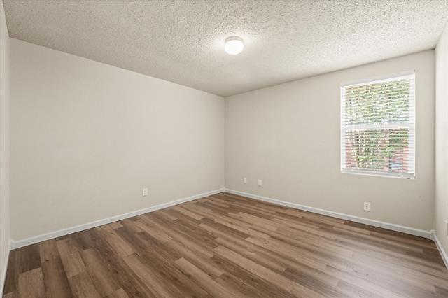 Building Photo - 2621 S Wavecrest Ct