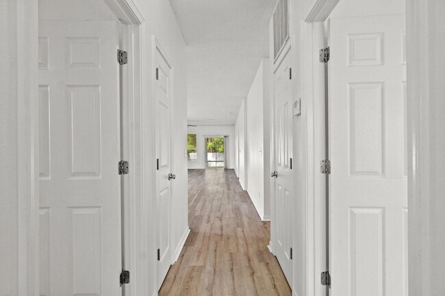 Building Photo - 47 White Heron Dr