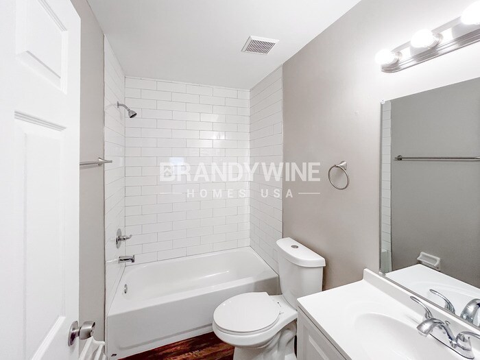 Building Photo - 439 Moby Dick Dr N