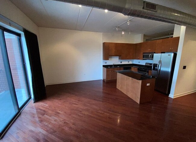 Building Photo - 3125 W Fullerton Ave