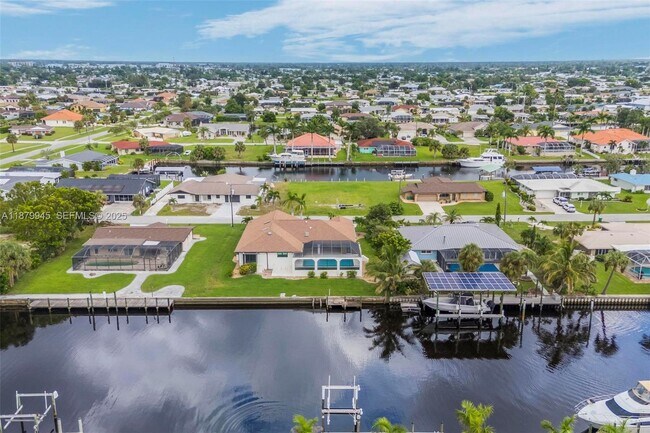 Building Photo - 105 Sinclair St SE