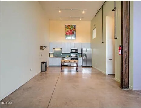 Building Photo - 1001 E 17th St