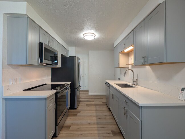 Building Photo - Newly Remodeled 2-Bedroom, 1-Bath Duplex in Thurston Area of Springfield!