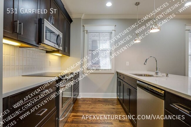 Building Photo - 531 Garfield St