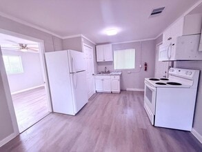 Building Photo - 2305 SW 2nd St