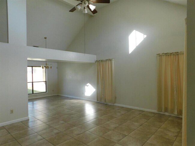 Building Photo - 2206 Laurel Land Ln