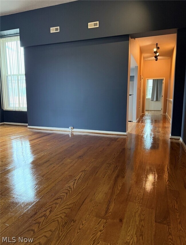 Building Photo - 3645 Prospect Ave E