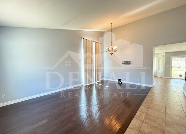 Building Photo - 1249 W Kelly Ln