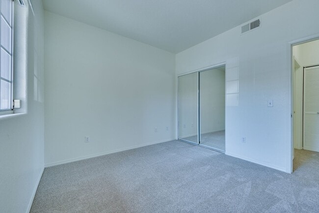 Building Photo - 4730 E Craig Rd