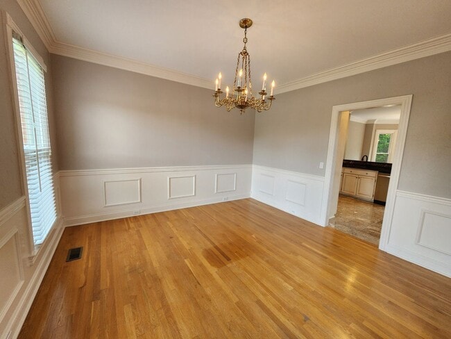 Building Photo - Gorgeous 4/3.5 with amazing back patio!