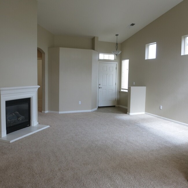 Building Photo - Cozy 3 bedroom
