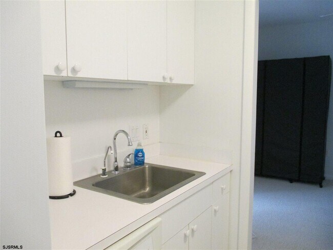 Building Photo - 4800 Boardwalk