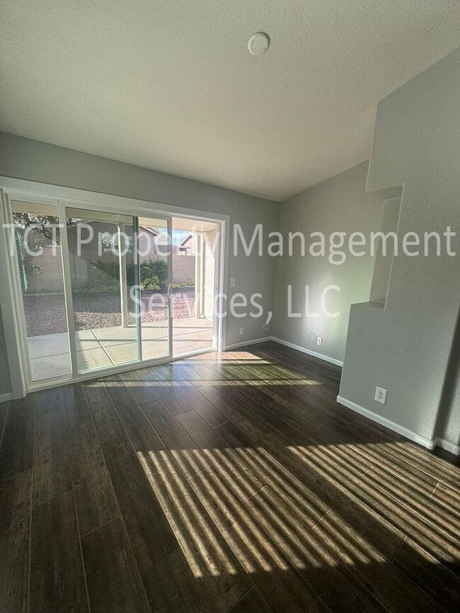 Building Photo - Tastefully Updated Home in Great Chandler Location