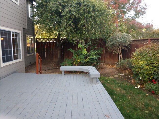 Building Photo - 3+ Bedroom Glen Ellen Home!