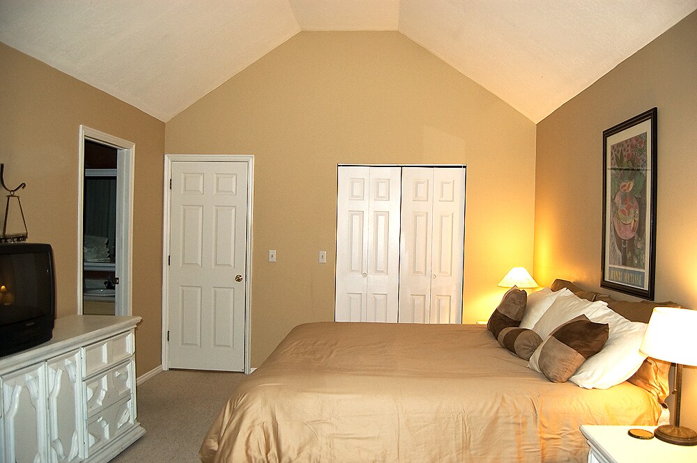 Building Photo - 8131 S Clover Spring Ln