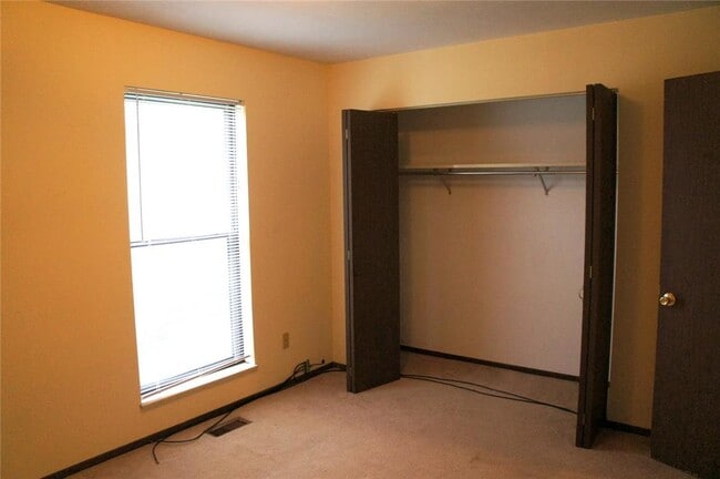 Building Photo - 449 Ponderosa Ave