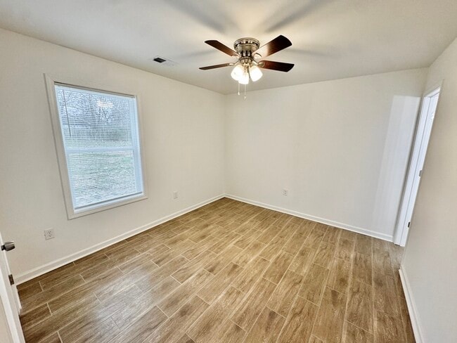 Building Photo - 581 Gilleas Rd