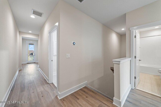 Building Photo - 405 Crestview Dr