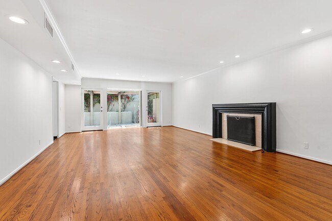 Building Photo - 11053 Strathmore Dr