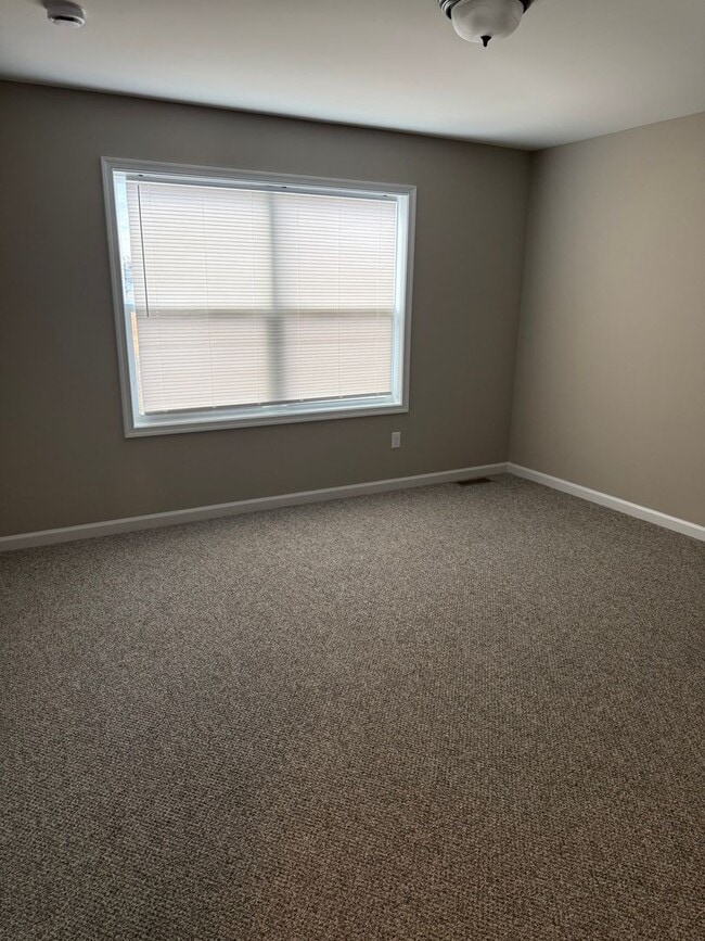 Building Photo - 243 Woodridge Dr