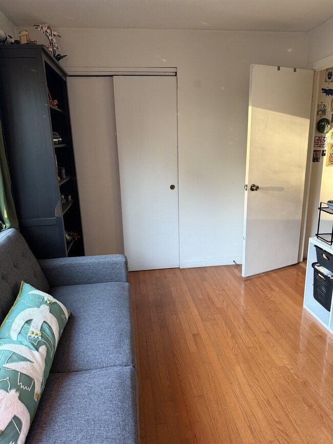 Building Photo - 3 Lancelot Court