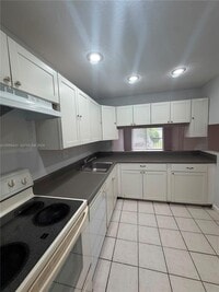 Building Photo - 8020 N Colony Cir
