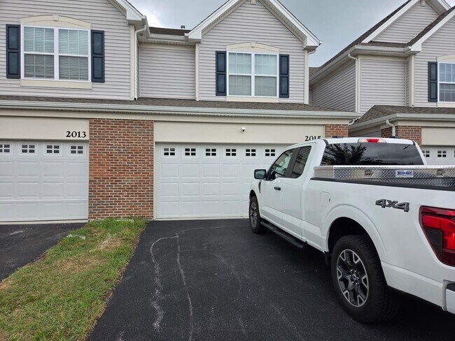 Building Photo - 2015 Pembridge Ln