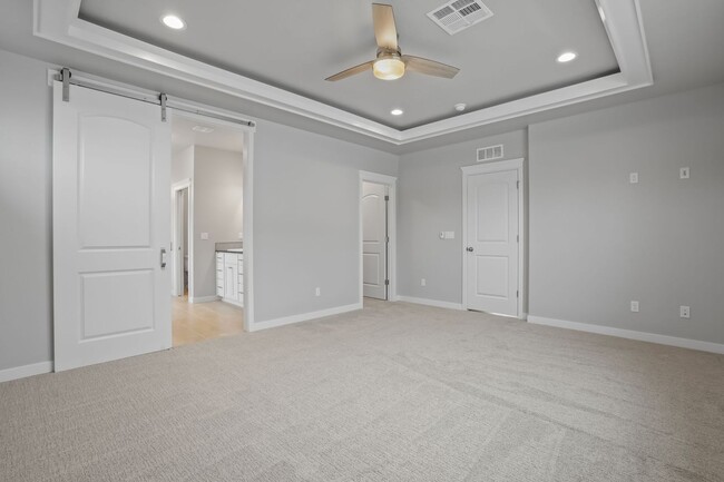 Building Photo - NEWER - BEAUTIFUL 3BD/2.5BA HOME + OFFICE or 4TH BEDROOM