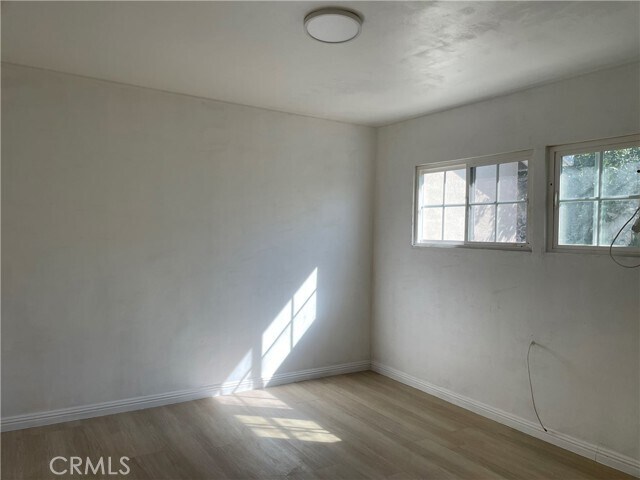 Building Photo - 10406 Densmore Ave