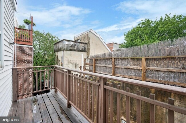 Building Photo - 519 S 17th St
