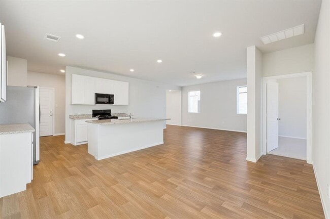 Building Photo - 342 Jade St