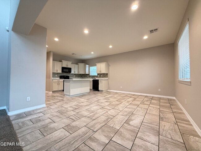 Building Photo - 1028 Flyer Pl