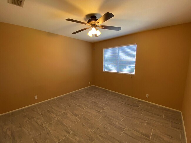 Building Photo - 20722 N 60th Dr