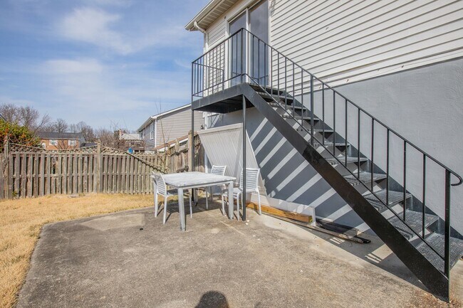 Building Photo - Beautiful 5 BR/3 BA Single-Family Home wit...