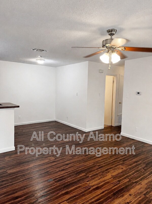 Building Photo - 8922 Emerald Spring