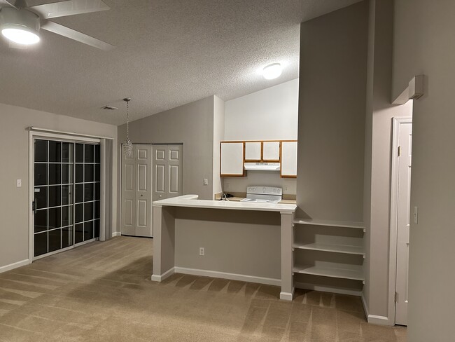 Building Photo - 220 Lantana Ln