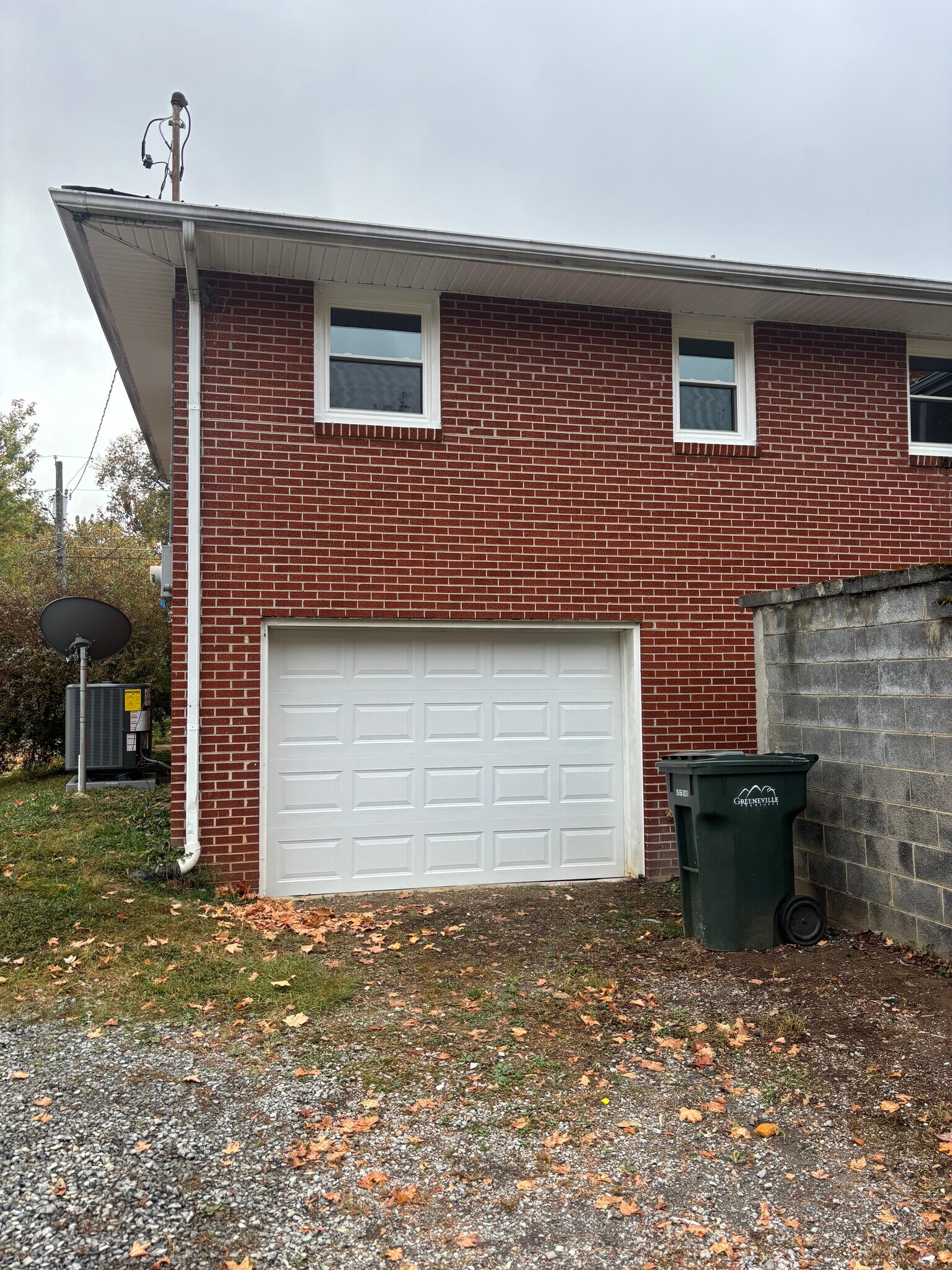 Building Photo - 208 Ricker Ave