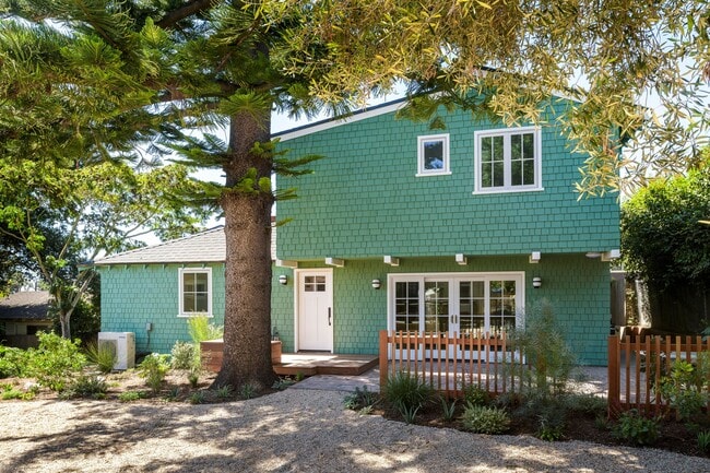 Primary Photo - 1323 Alta Vista Rd
