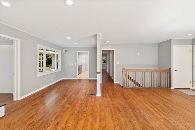 Building Photo - 334 Russet Ln