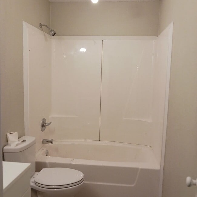 Building Photo - Cute, Remodeled 1 bedroom home!