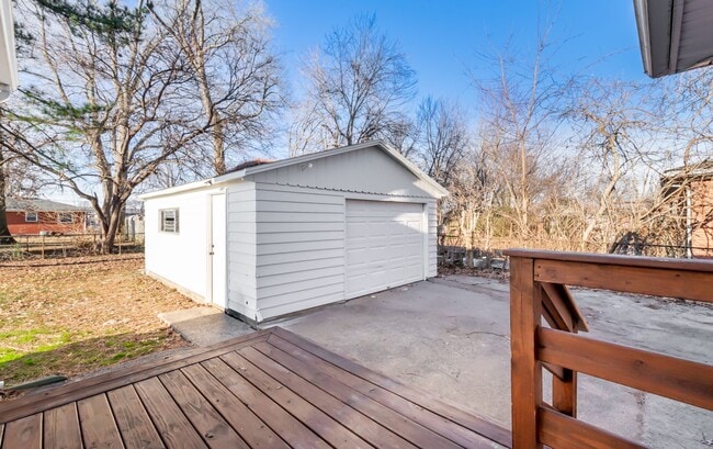 Building Photo - 4BR/2Ba house- Ready for new occupant!