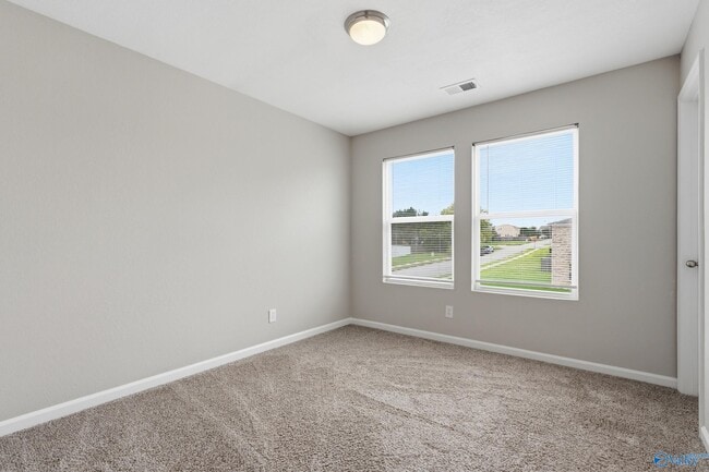 Building Photo - 3262 Lakeland Dr SW