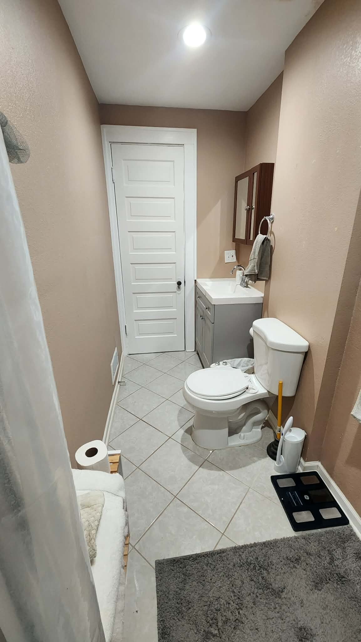 Building Photo - 912 4th St NE