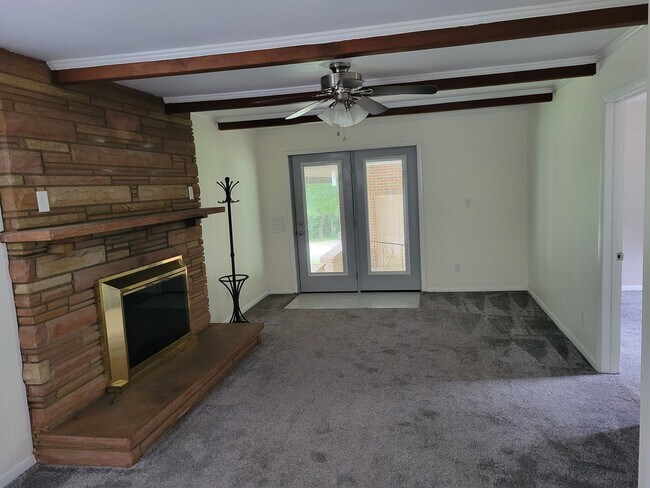 Building Photo - 109 Ray Ave