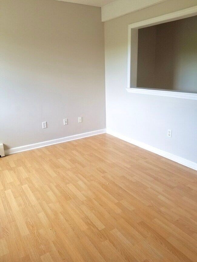 Building Photo - 60 Old Town Rd #112