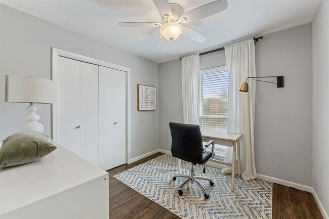 Building Photo - 8508 Bradford Dr