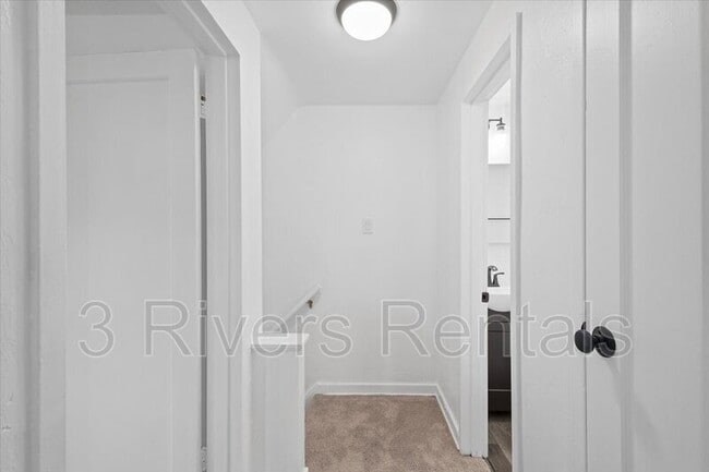 Building Photo - 1419 Dagmar Ave
